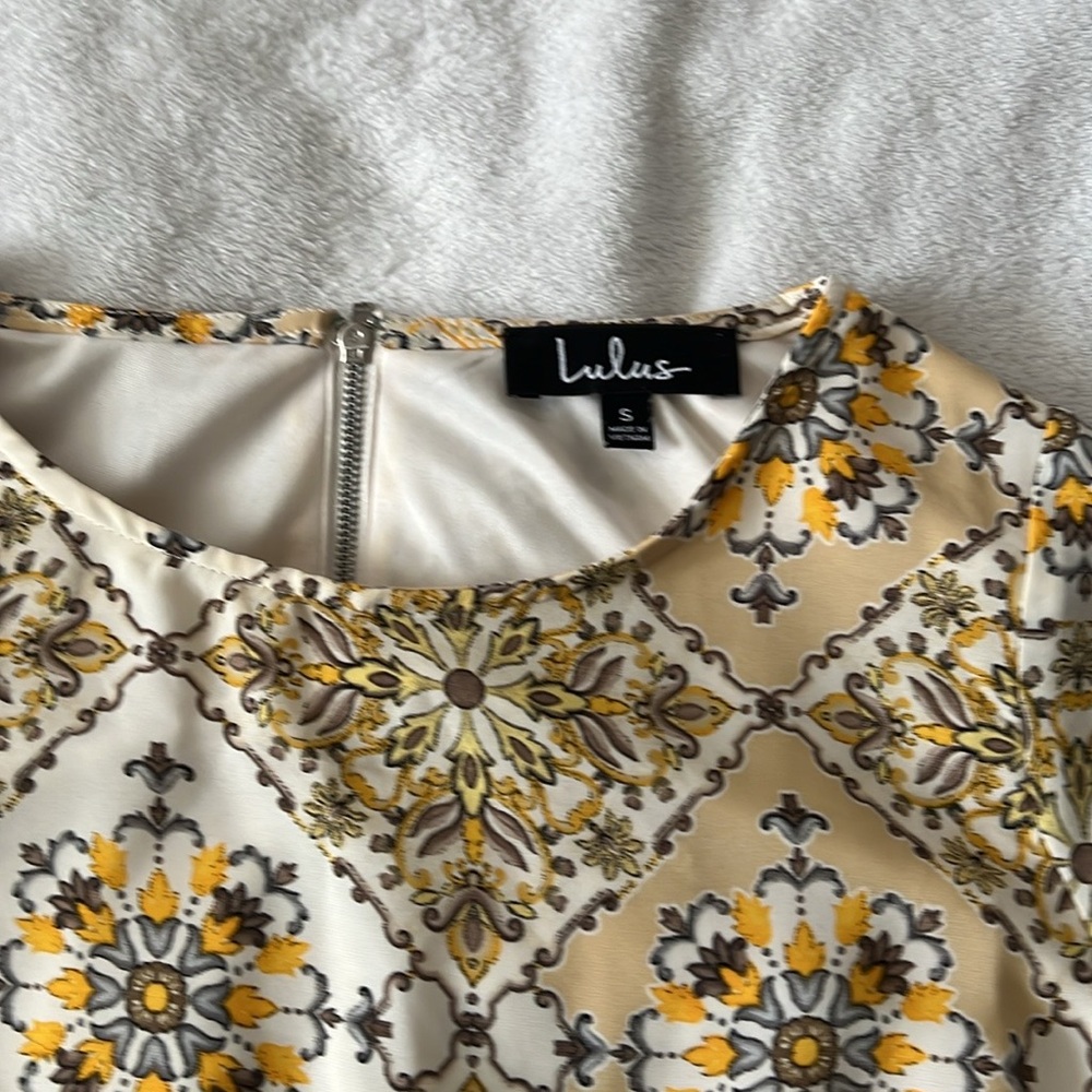 Lulu's Yellow Patterned Dress - Picture 2 of 4